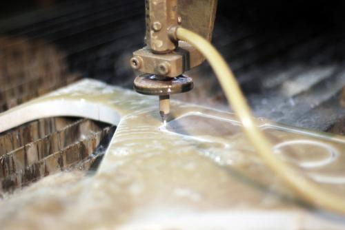 Razrez-materiala-z-vodnim-curkom-15