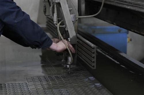 Razrez-materiala-z-vodnim-curkom-33